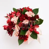 Цветочный стаканчик № 140 с красной альстромерией  — фото 54