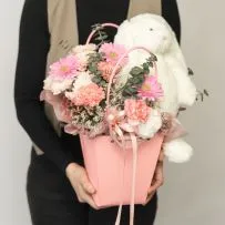 Композиция № 228 в розовой сумочке с игрушкой  — фото 