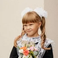 Стаканчик Школьный №9 из белых ромашек и оранжевой розы — фото 65