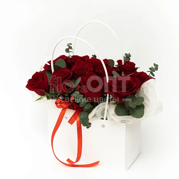 Композиция № 218 с красными розами в белой сумочке  — фото 3
