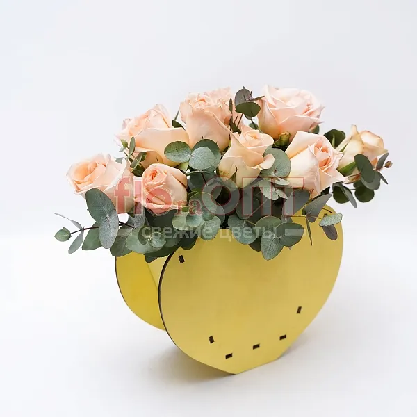 Композиция № 98 с кремовыми розами и эвкалиптом — фото 3