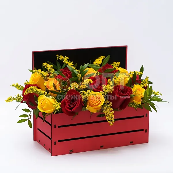 Композиция № 102 с красными и желтыми розами   — фото 1