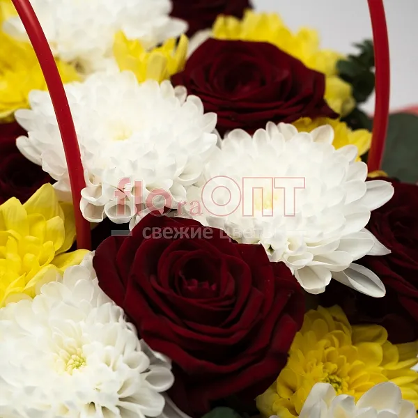 Композиция № 217 с хризантемой и розами в сумочке — фото 4