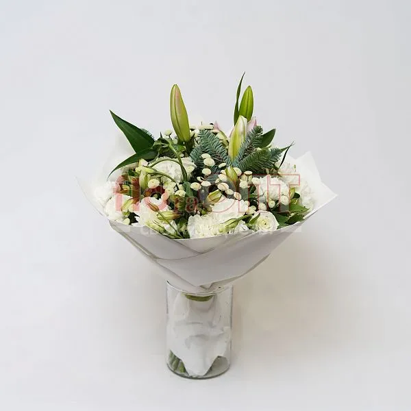Букет № 430 с елью, лилией и гвоздикой  — фото 1
