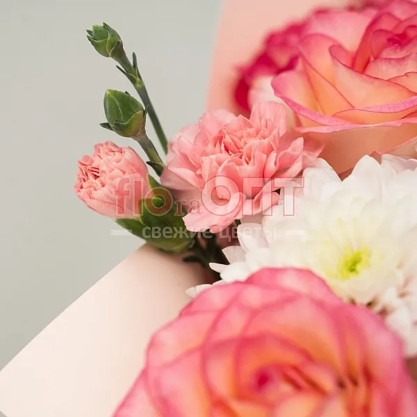 Букет № 516 с розовыми розами и хризантемой — фото 5