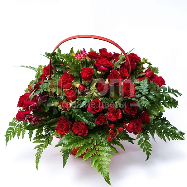 Композиция № 65 с кустовой красной розой — фото 2