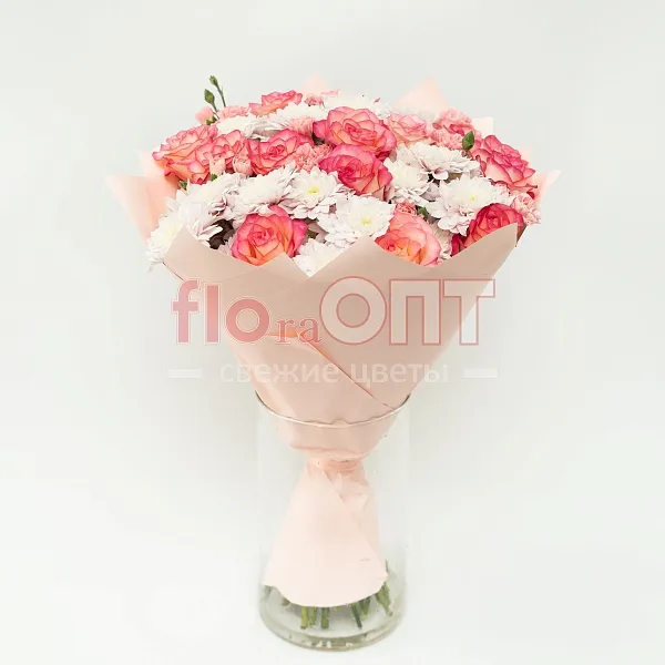 Букет № 516 с розовыми розами и хризантемой — фото 1