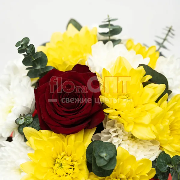 Цветочный стаканчик № 159 с красной розой и хризантемой  — фото 3