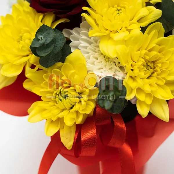 Цветочный стаканчик № 159 с красной розой и хризантемой  — фото 4