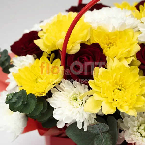 Композиция № 217 с хризантемой и розами в сумочке — фото 2