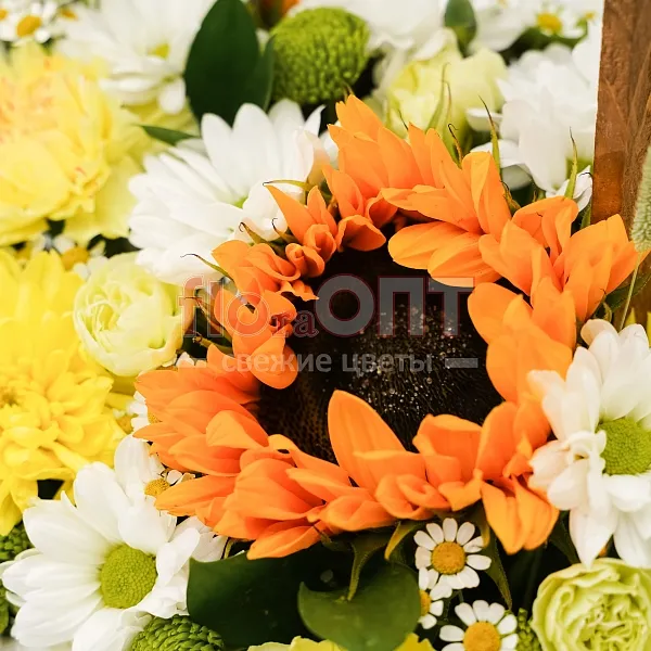 Композиция № 36 с хелиантусом и хризантемой  — фото 3