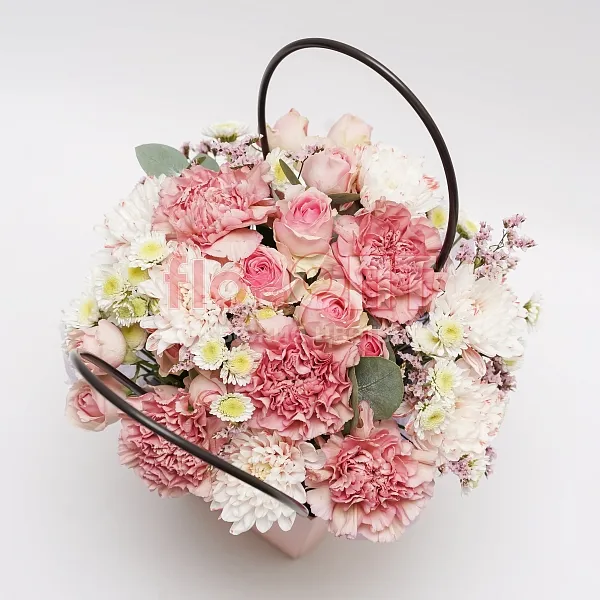 Коробка № 200 с розовой гвоздикой и хризантемой  — фото 3