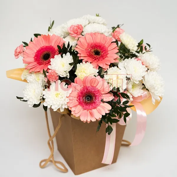 Коробка № 238 с герберами и хризантемой  — фото 2