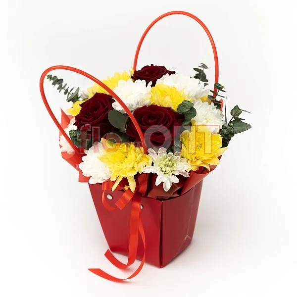 Композиция № 215 сборная в красной сумочке — фото 1