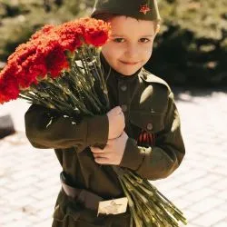 День Победы №12 букет из красных гвоздик — фото 1