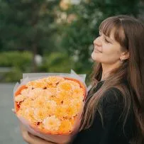 Букет Зефирка №13 из оранжевых крашеных хризантем — фото 11