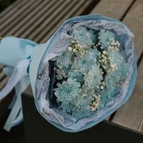 Букет Зефирка №12 из голубых крашеных хризантем — фото 13