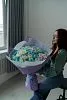 Букет Гигант №2 из белых и крашенных голубых кустовых хризантем  — фото 6