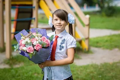 Букет Школьный №3 с розовыми розами и эустомой — фото 11