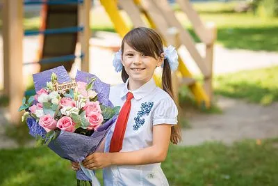 Букет Школьный №3 с розовыми розами и эустомой — фото 9