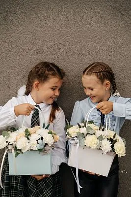 Сумочка Школьная №1 в голубом цвете с кремовыми кустовыми розами — фото 13